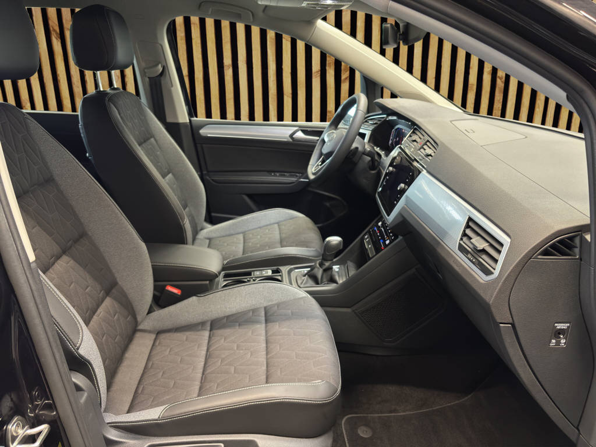 listing desktop thumbnail image 4