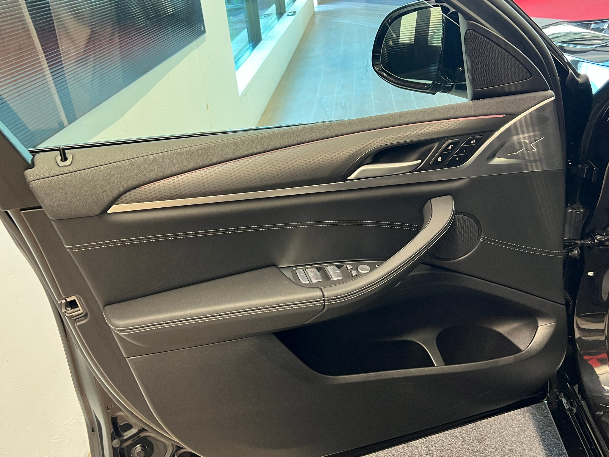 listing desktop thumbnail image 12