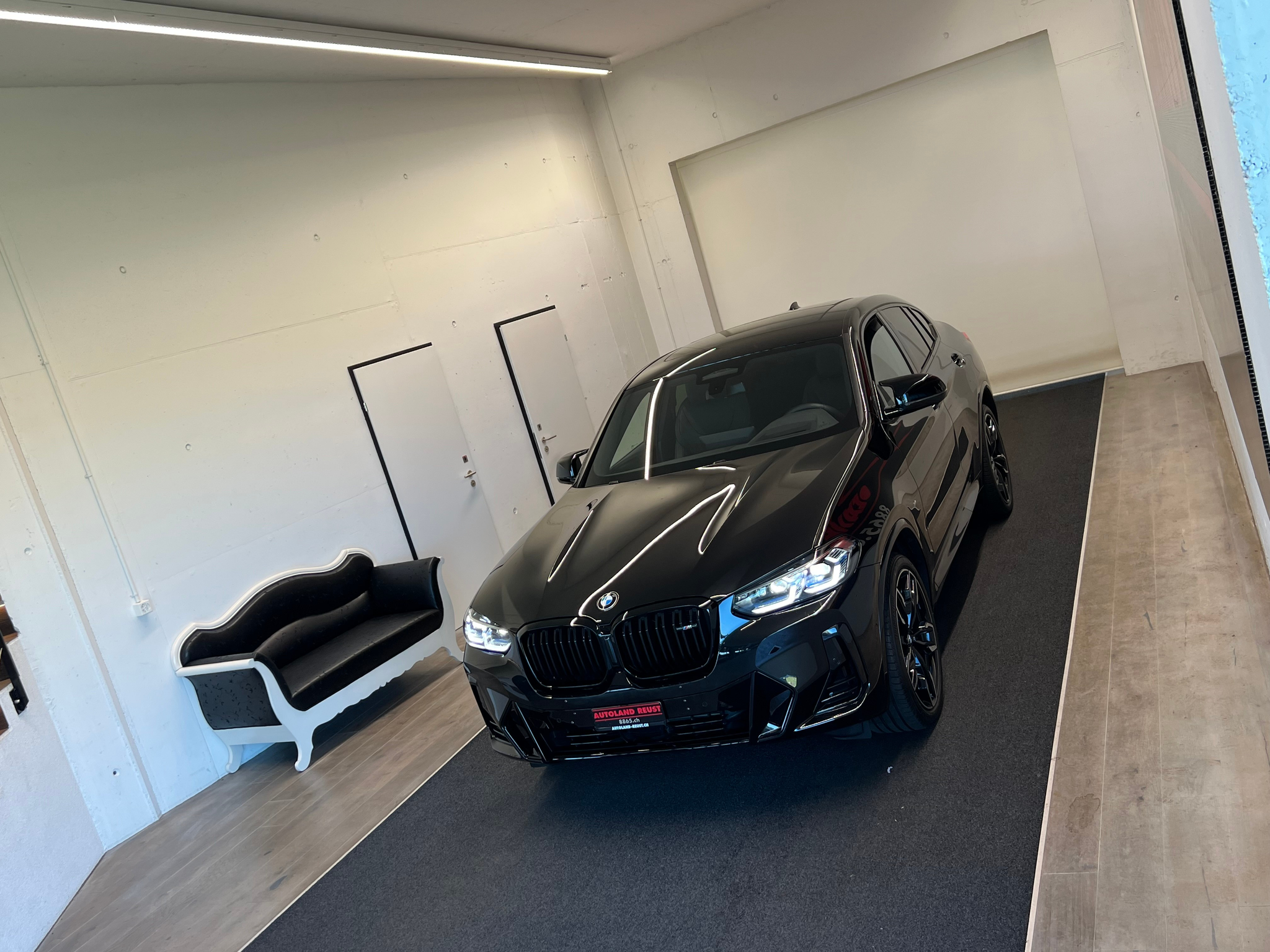 listing desktop thumbnail image 3