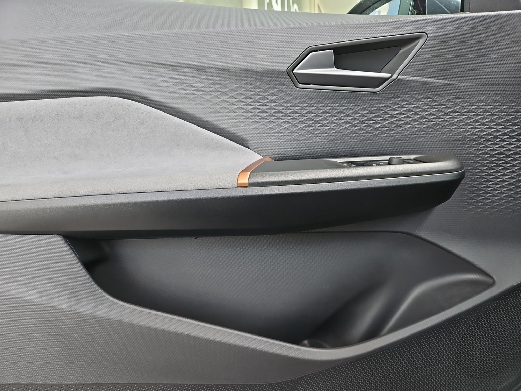 listing desktop thumbnail image 7