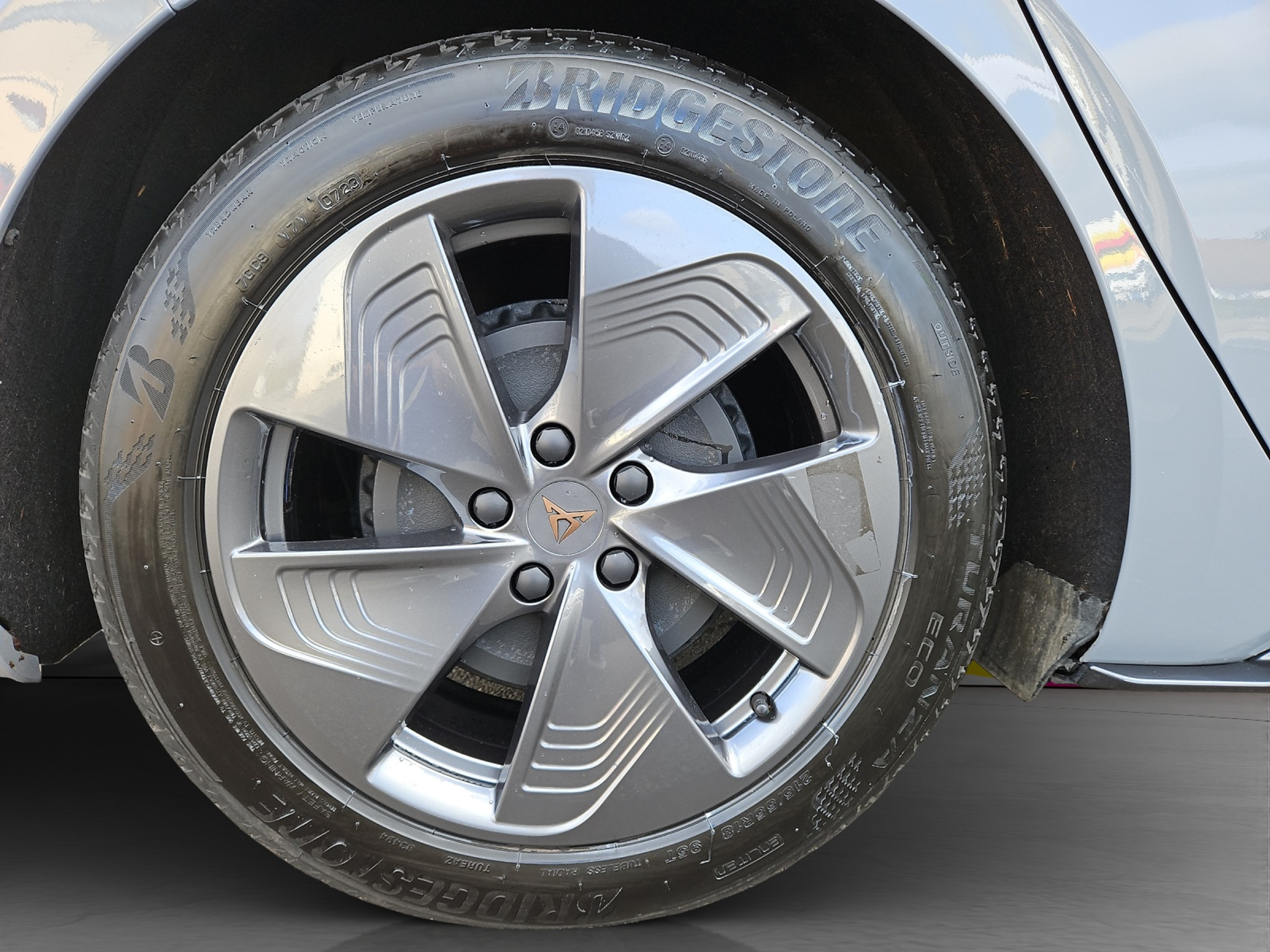 listing desktop thumbnail image 11