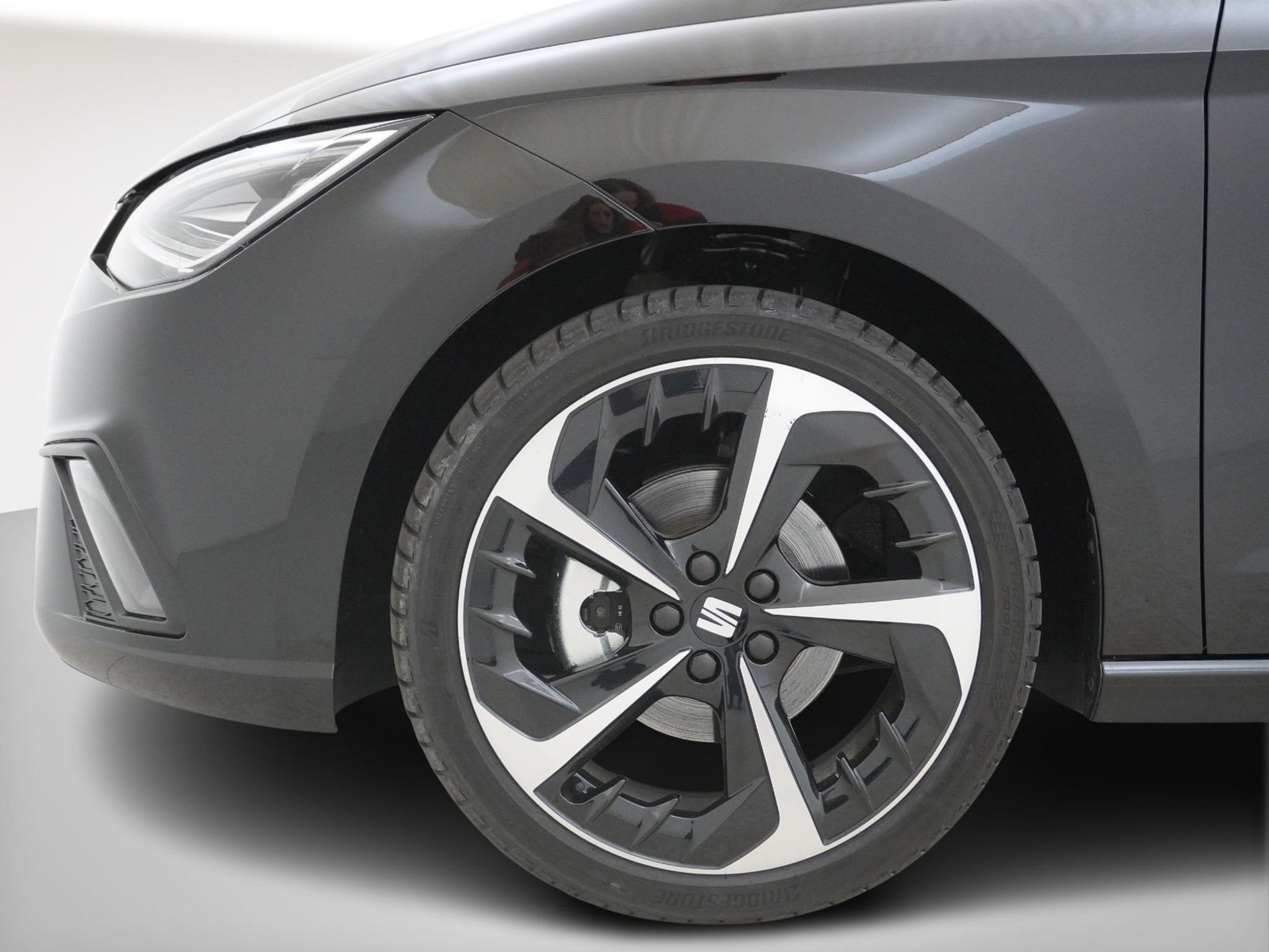 listing desktop thumbnail image 8