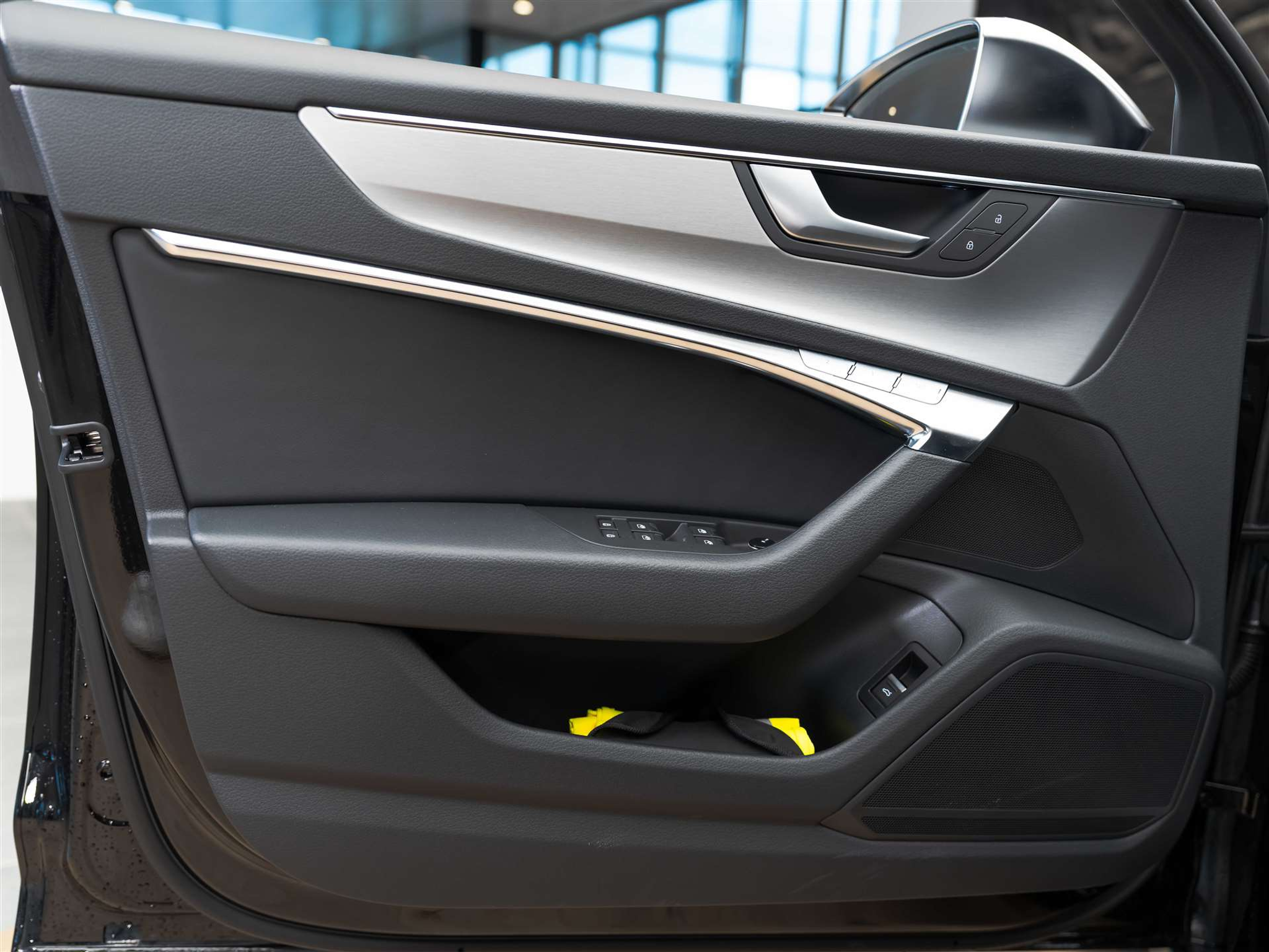 listing desktop thumbnail image 24