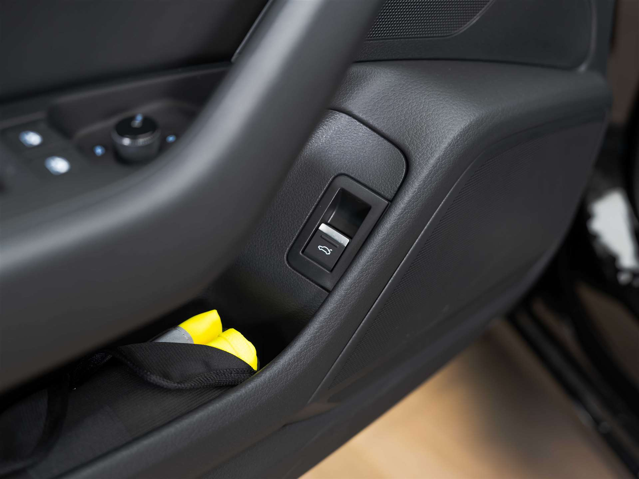 listing desktop thumbnail image 26