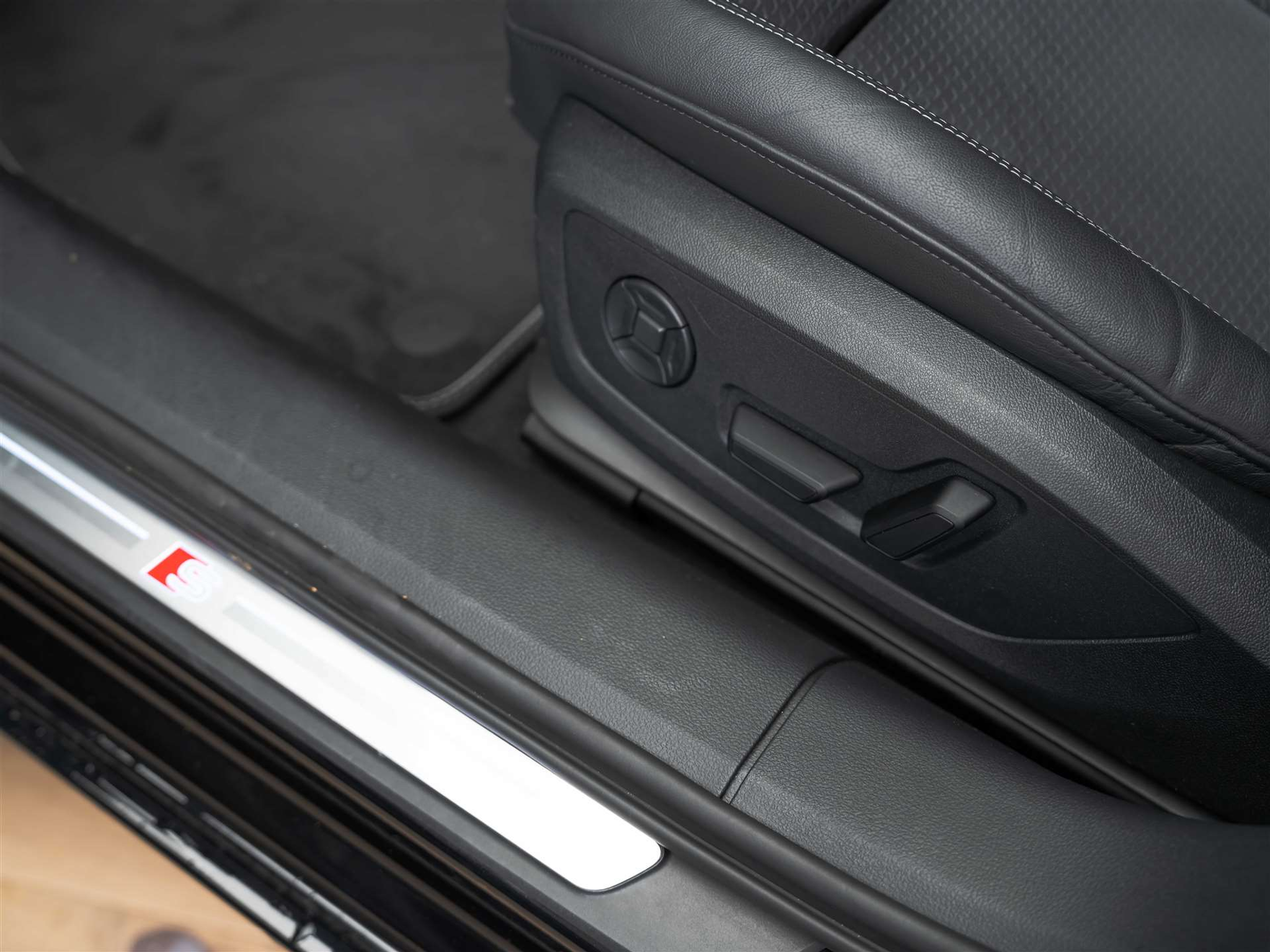 listing desktop thumbnail image 23