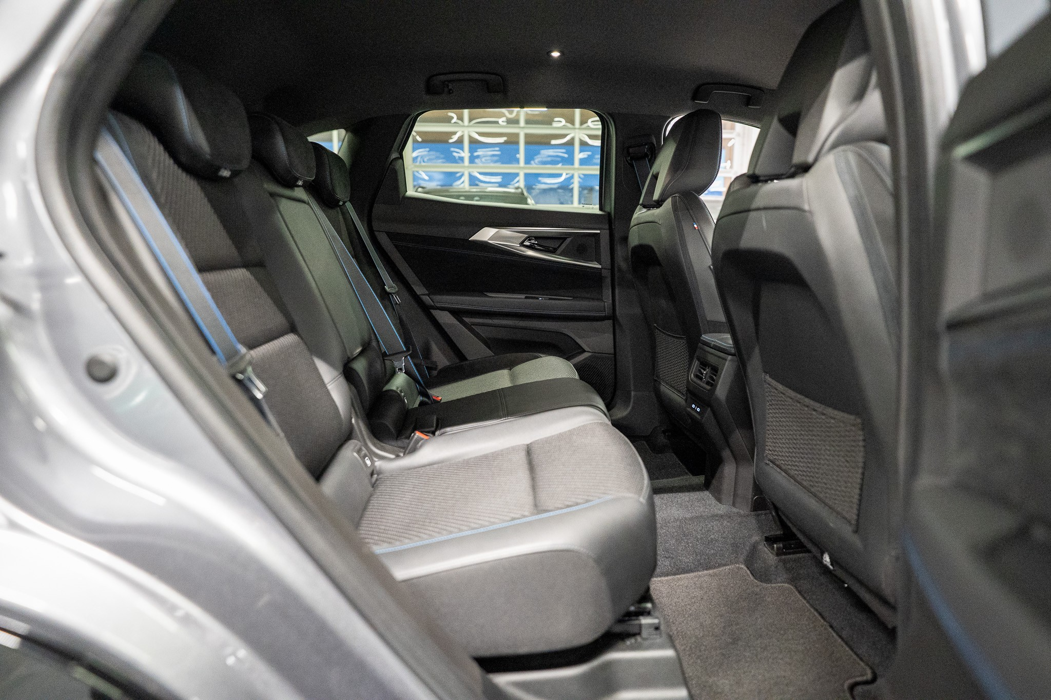 listing desktop thumbnail image 11