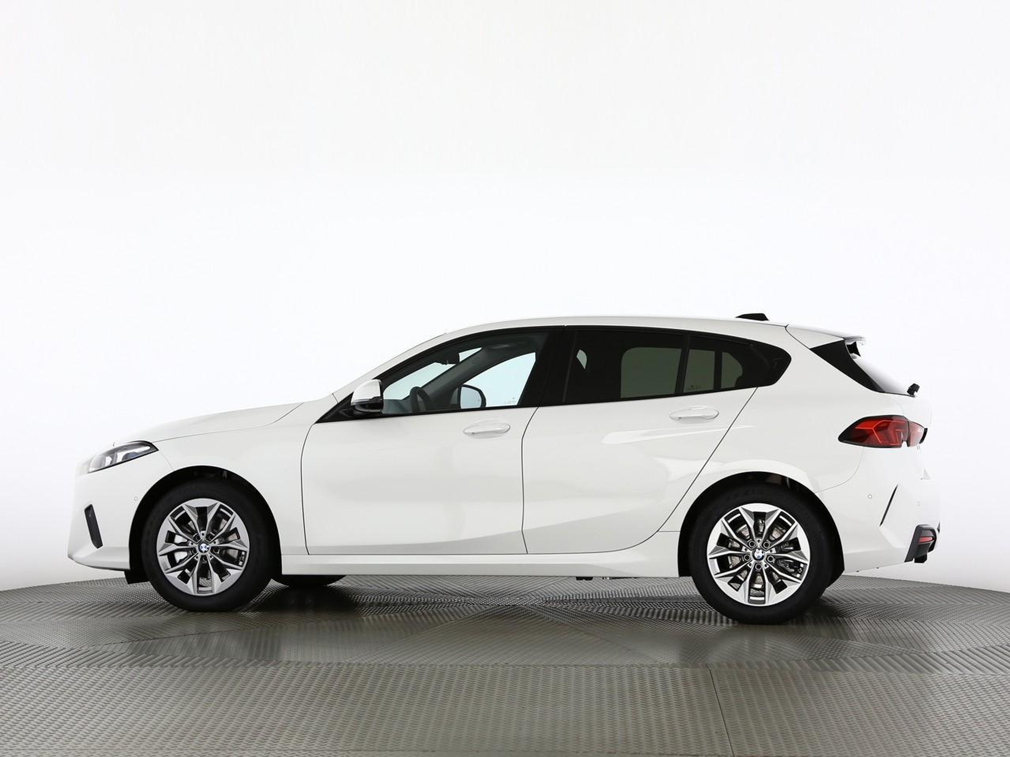 listing desktop thumbnail image 5