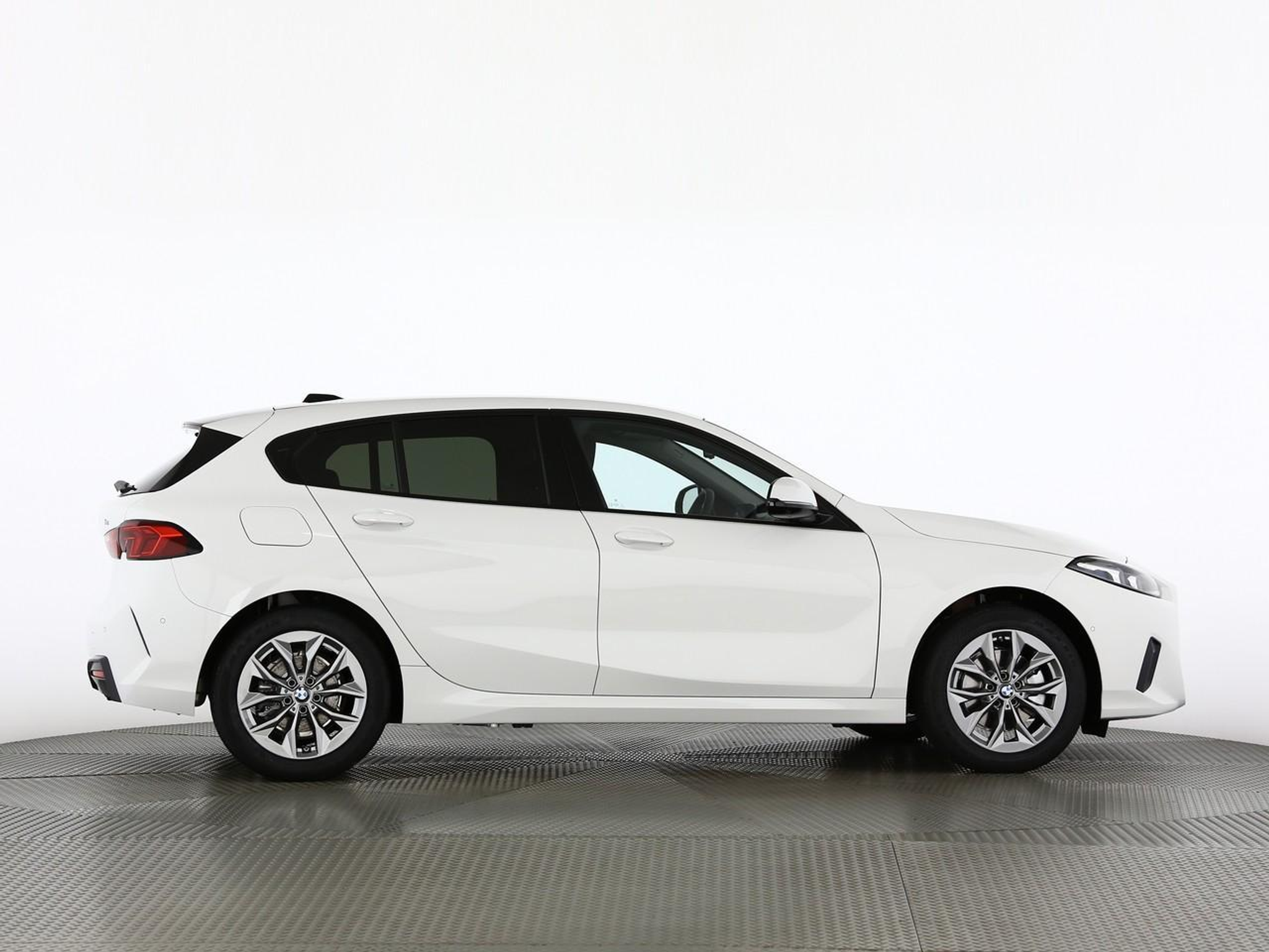 listing desktop thumbnail image 10