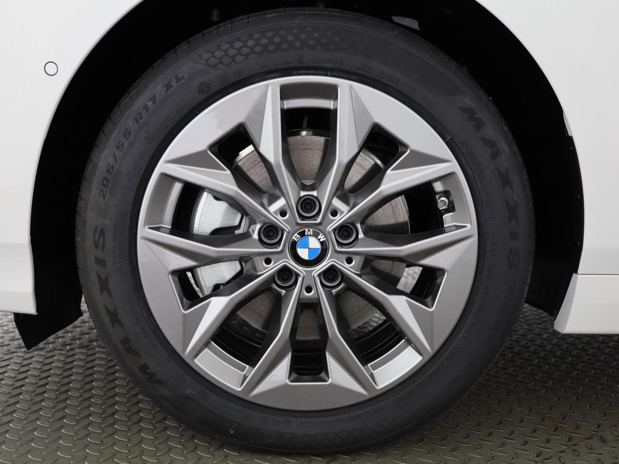 listing desktop thumbnail image 17