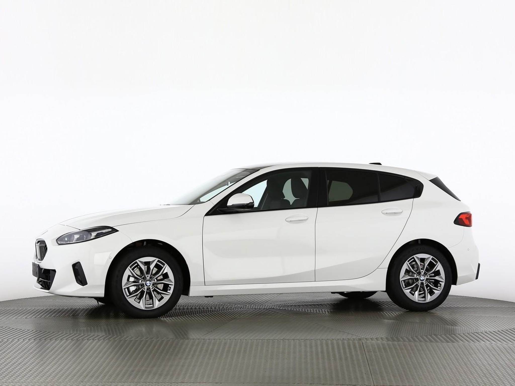 listing desktop thumbnail image 4