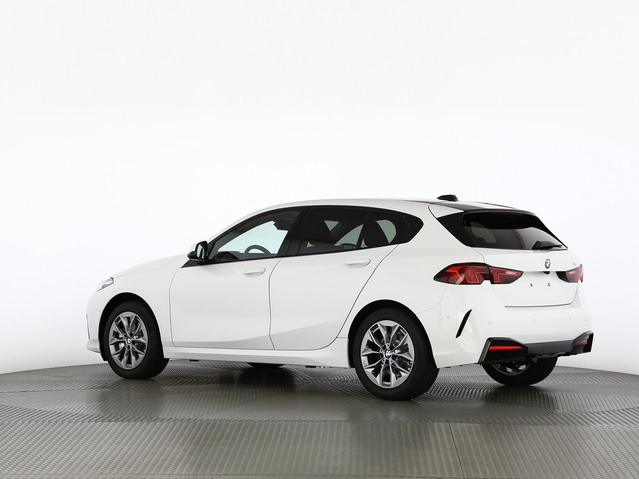 listing desktop thumbnail image 6