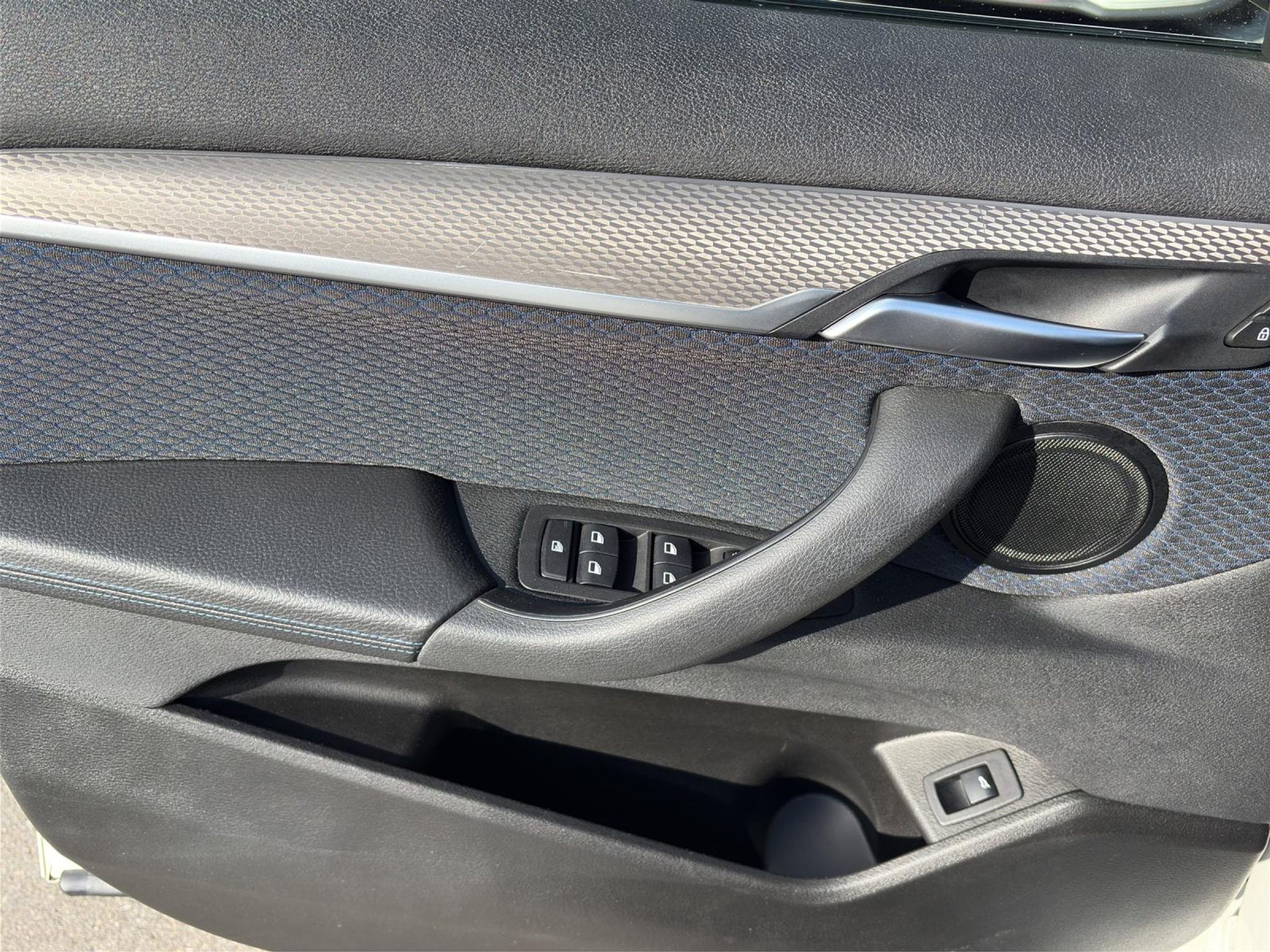 listing desktop thumbnail image 16