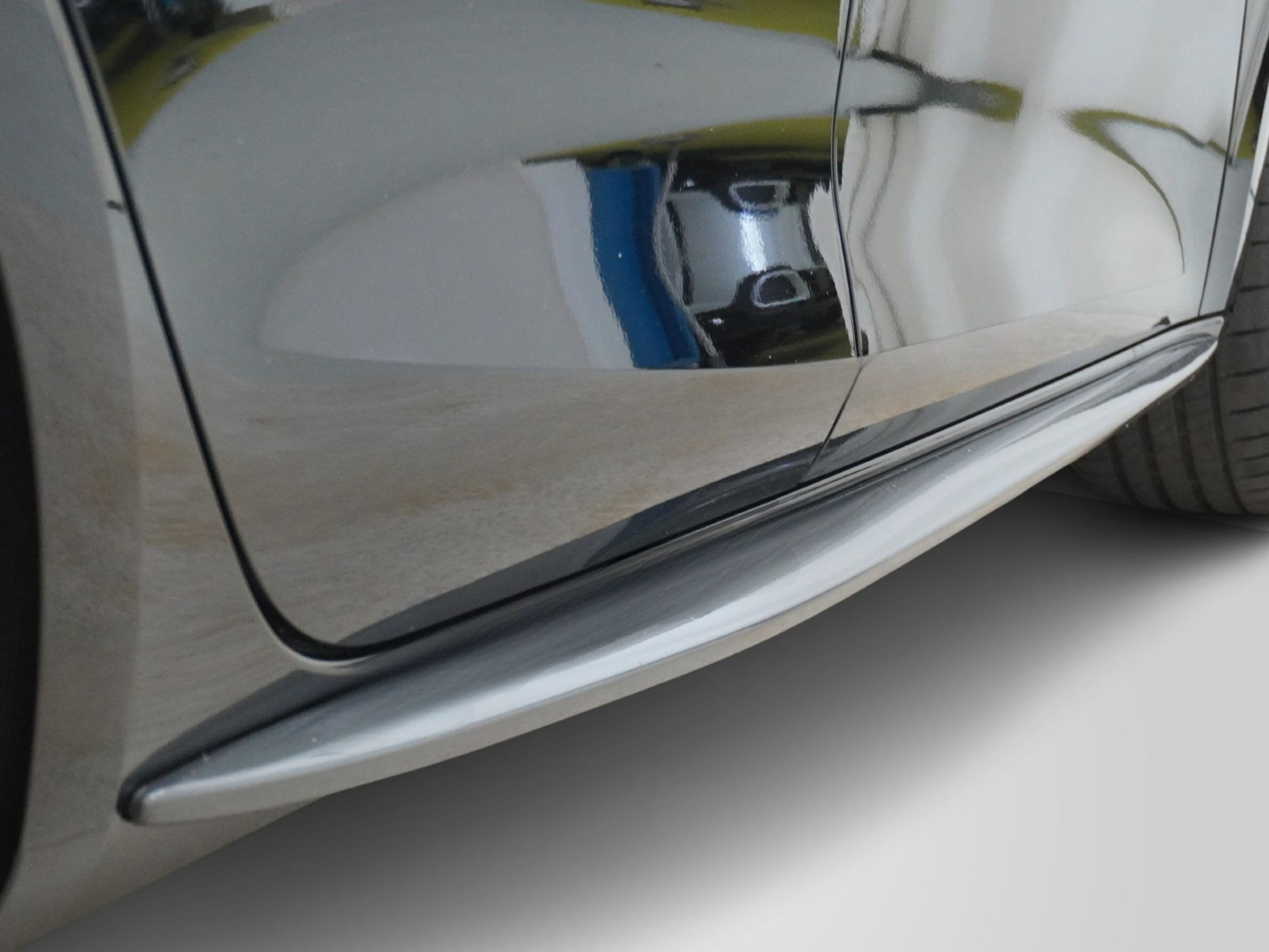 listing desktop thumbnail image 4