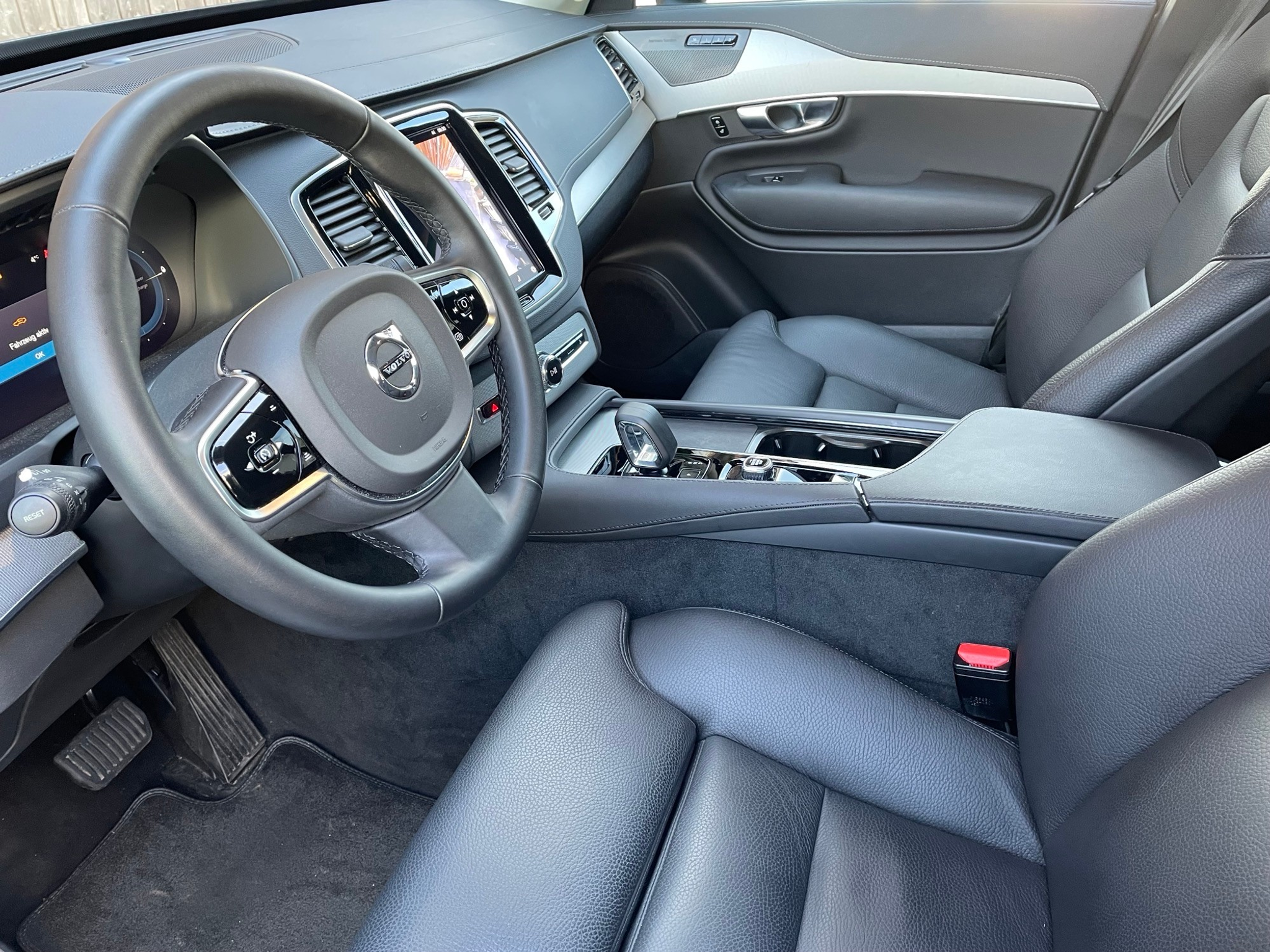 listing desktop thumbnail image 3