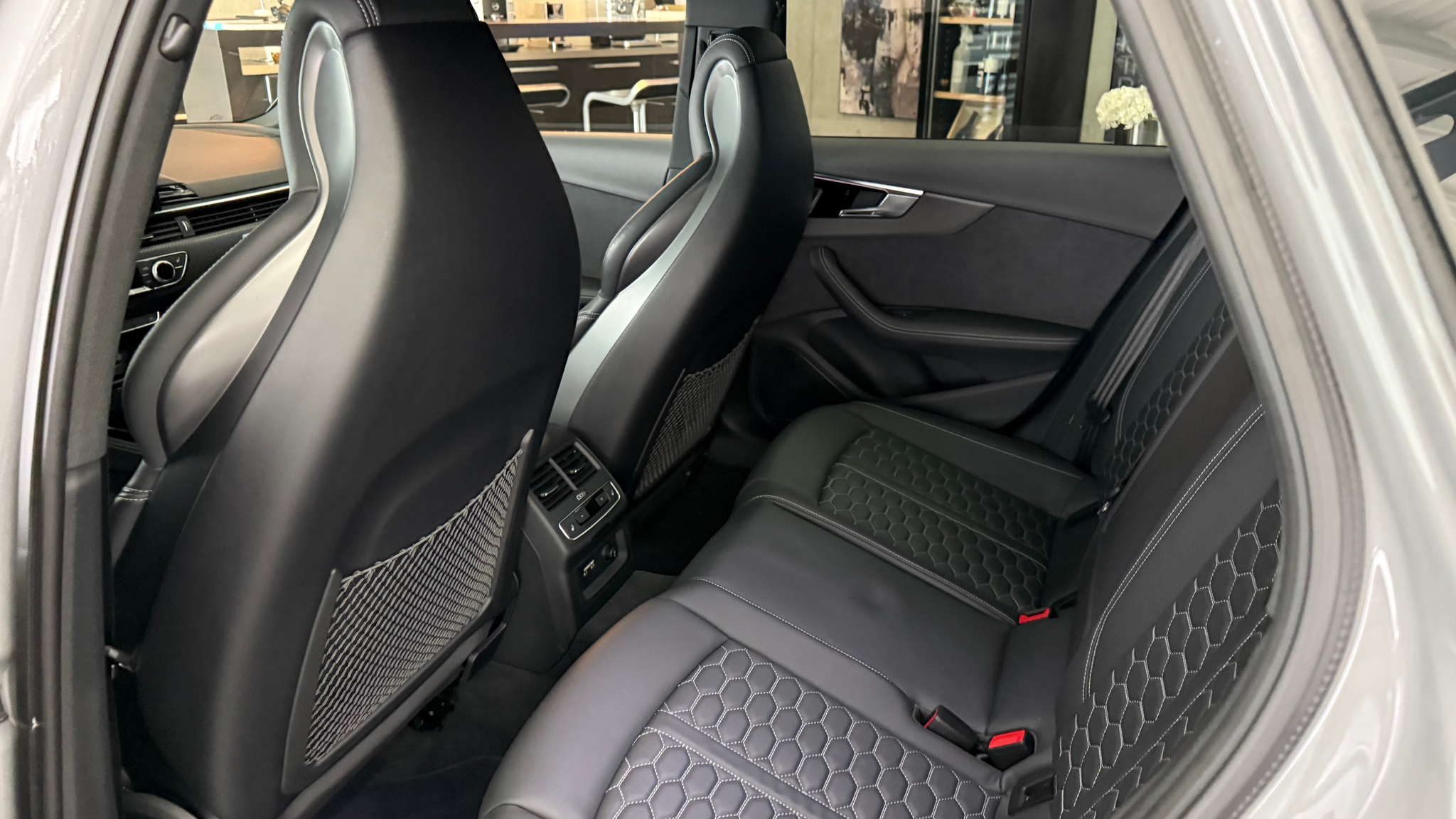 listing desktop thumbnail image 22