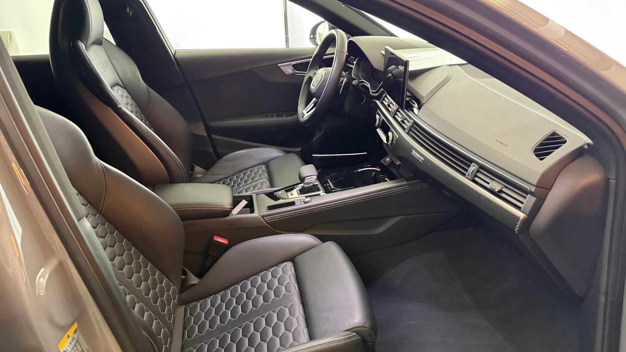 listing desktop thumbnail image 3