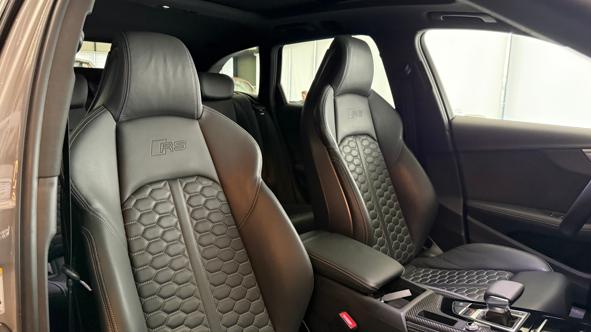 listing desktop thumbnail image 1