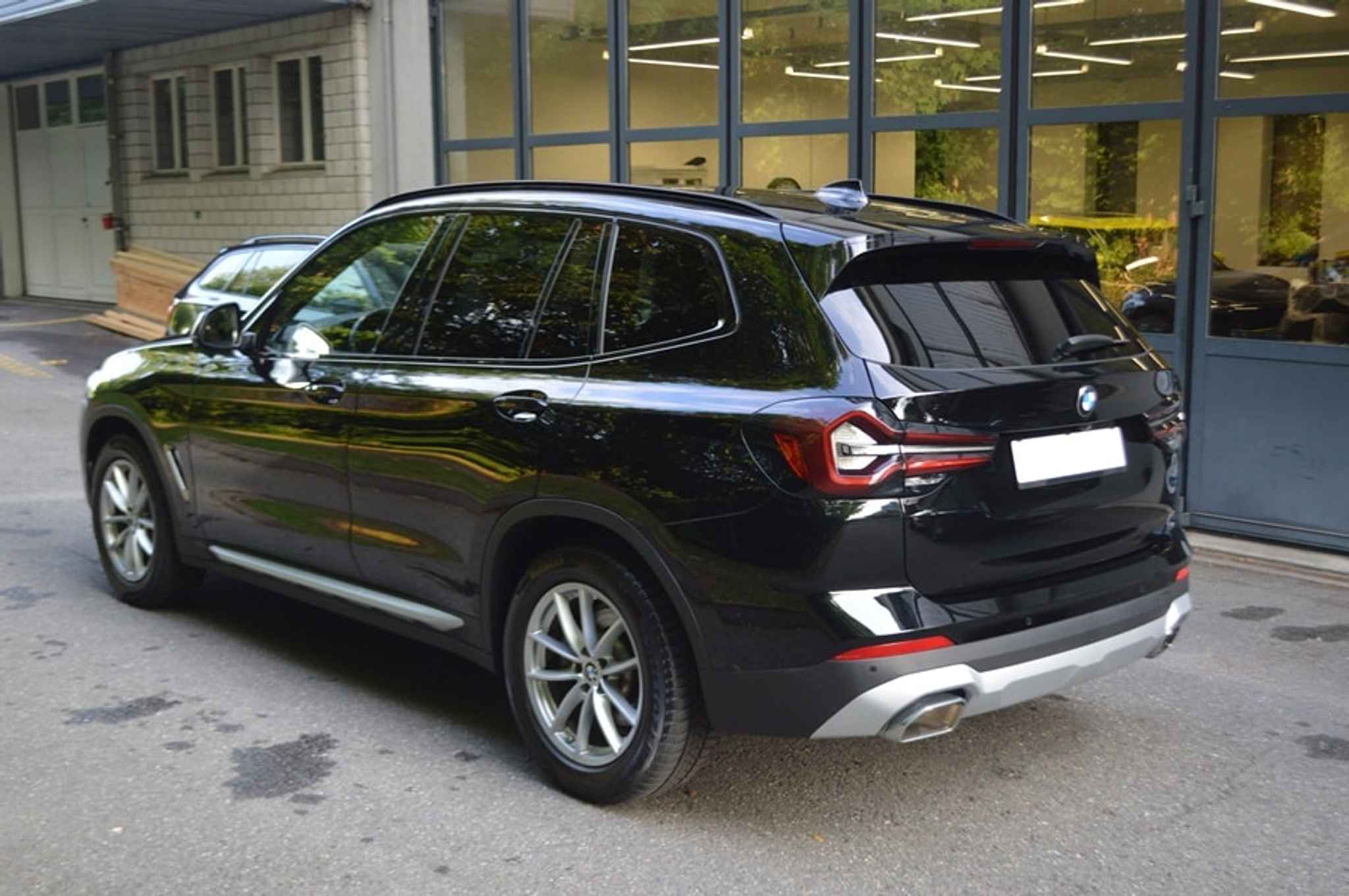 listing desktop thumbnail image 4