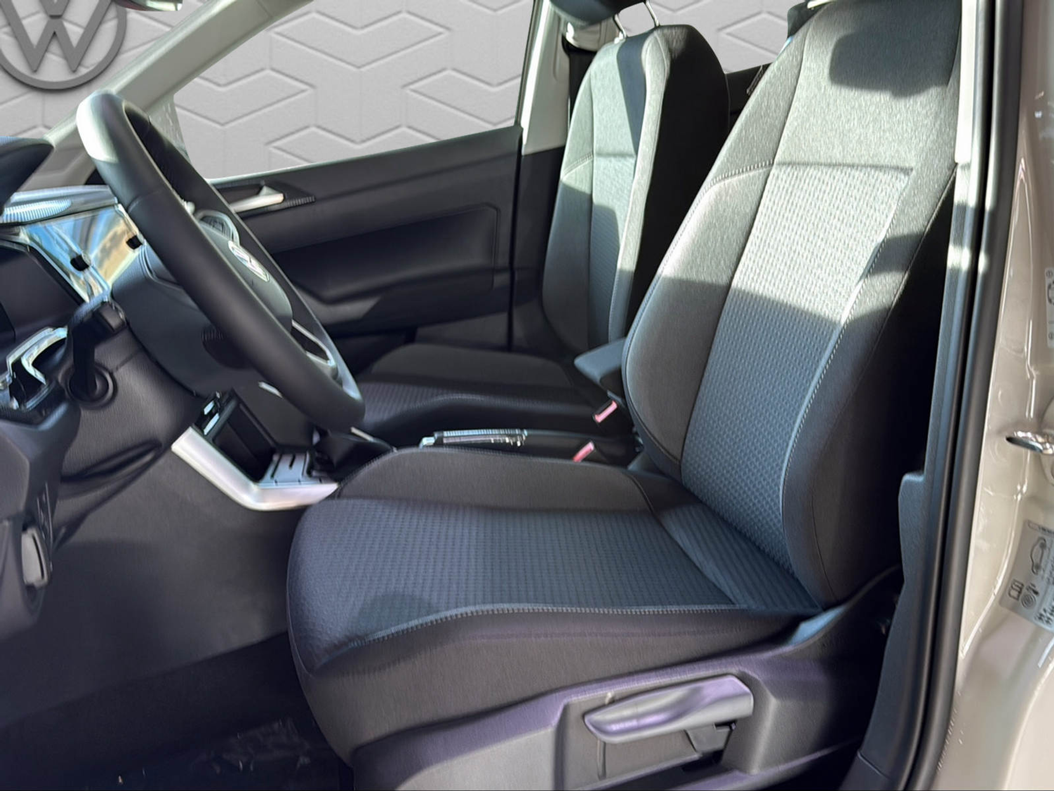 listing desktop thumbnail image 6