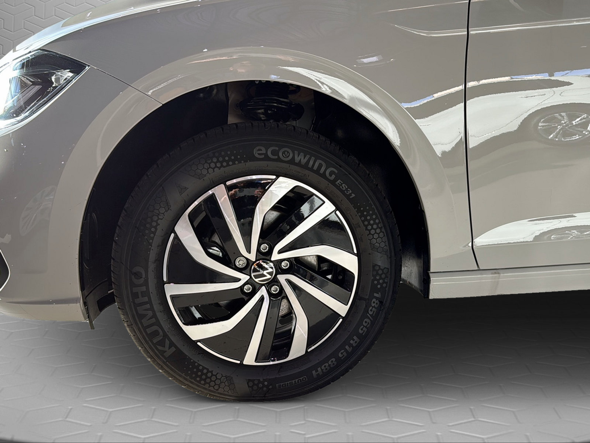 listing desktop thumbnail image 5