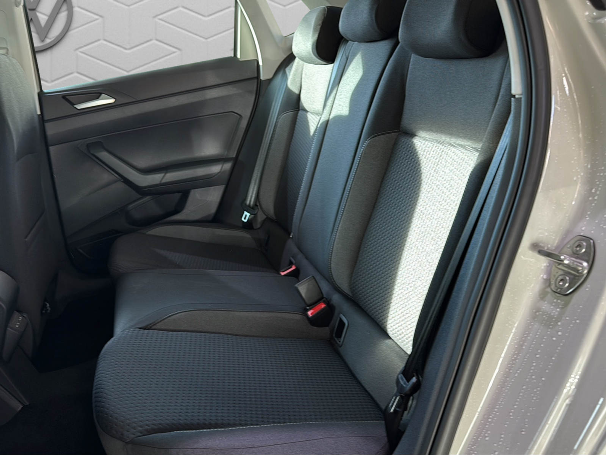 listing desktop thumbnail image 12