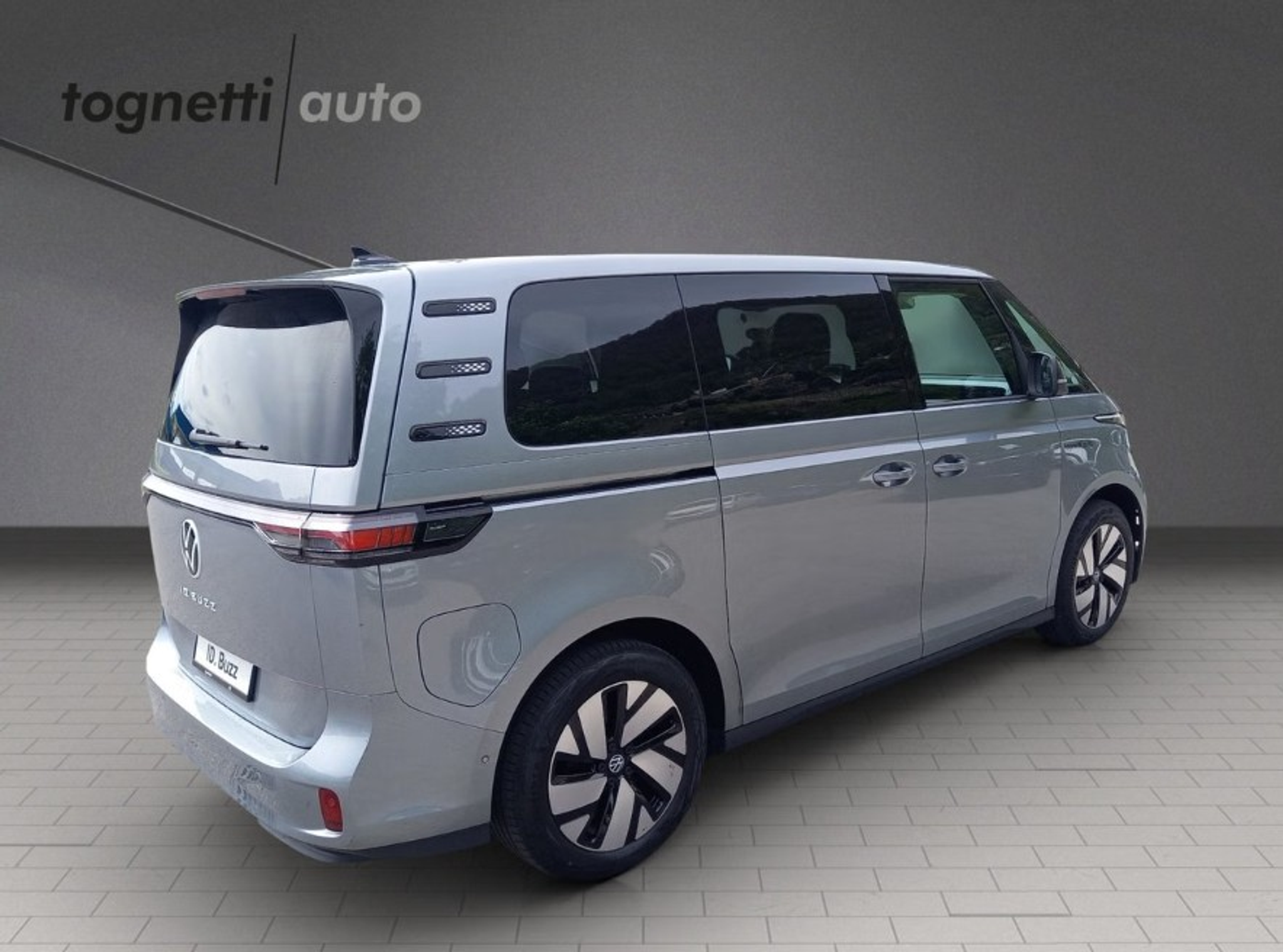 listing desktop thumbnail image 3