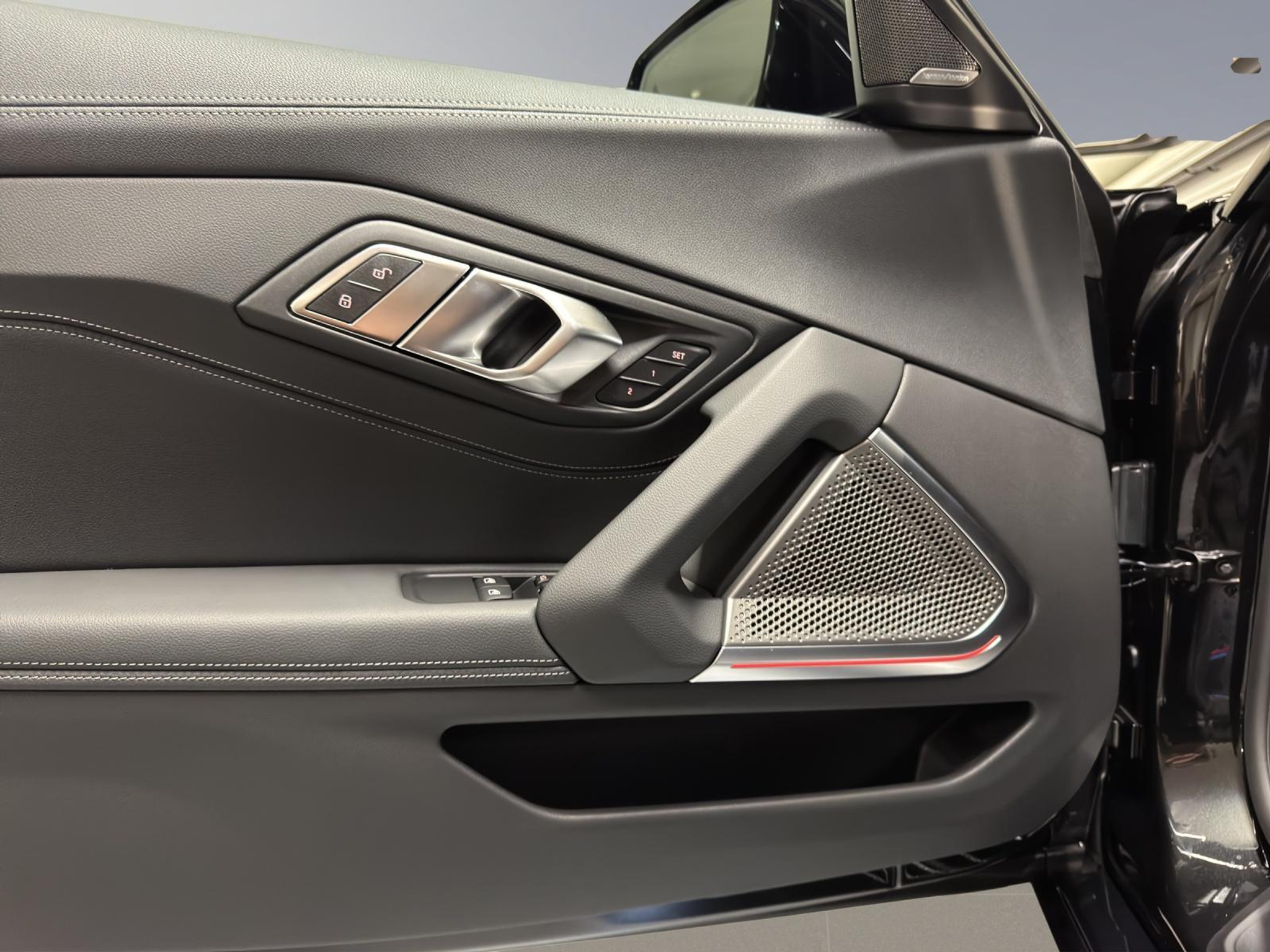 listing desktop thumbnail image 12