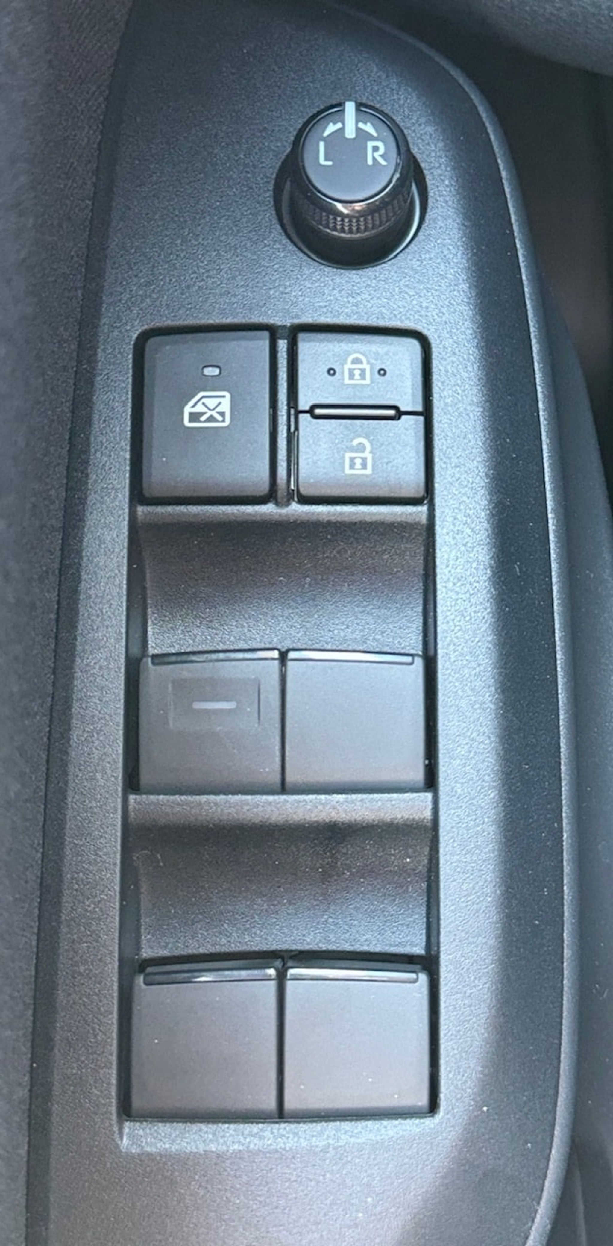 listing desktop thumbnail image 18