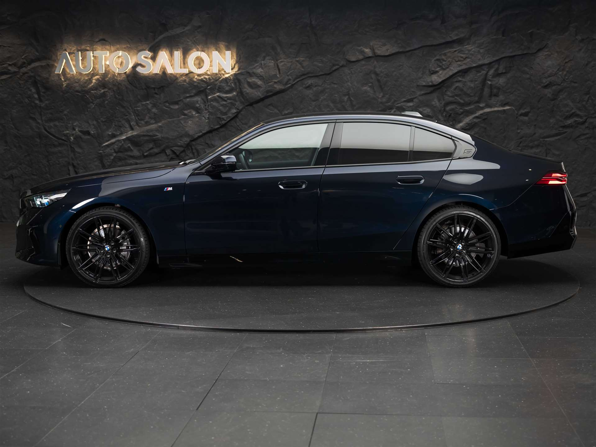 listing desktop thumbnail image 1