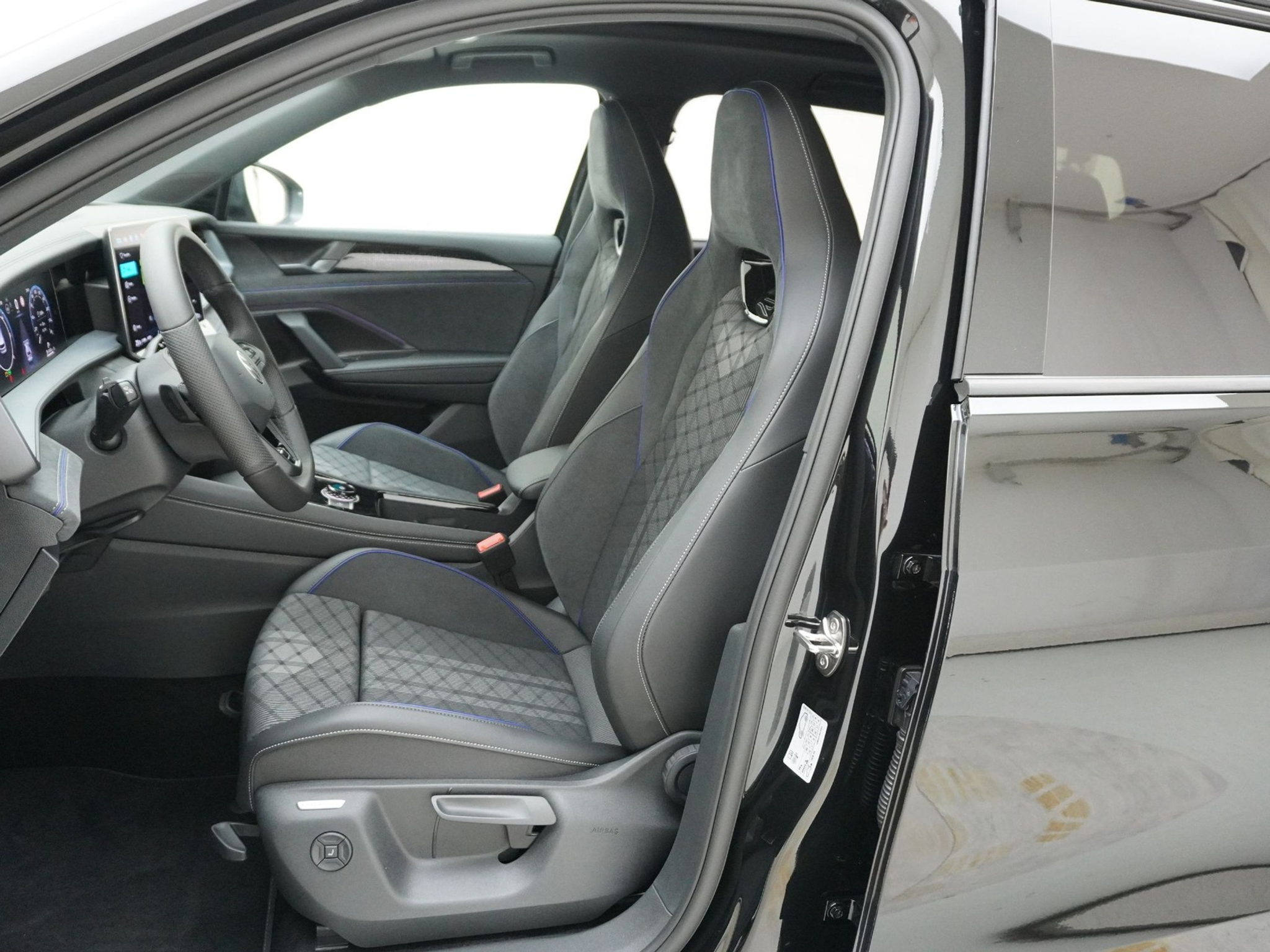 listing desktop thumbnail image 12