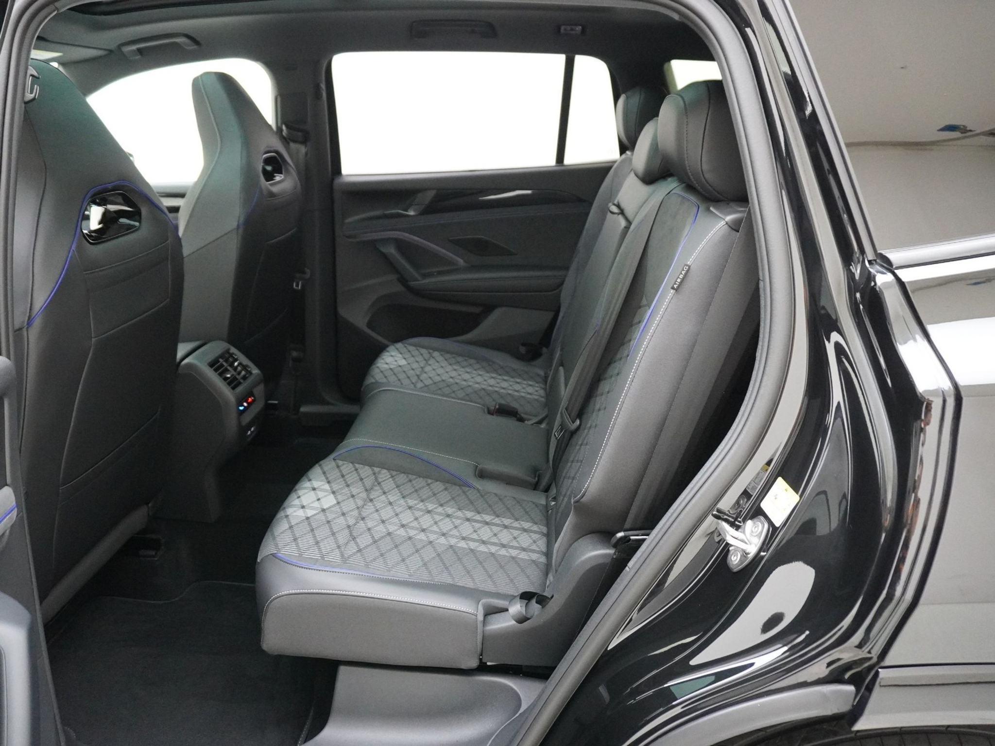 listing desktop thumbnail image 15