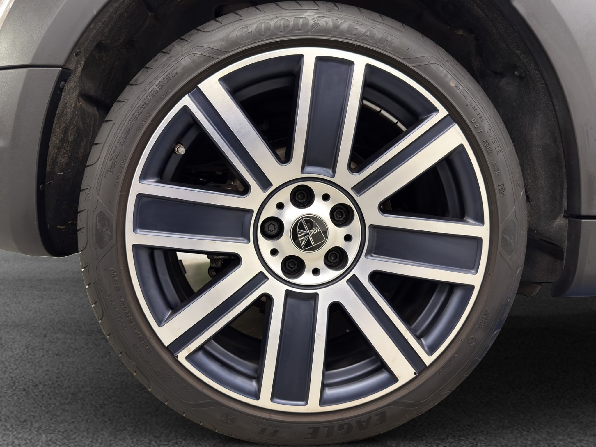 listing desktop thumbnail image 10