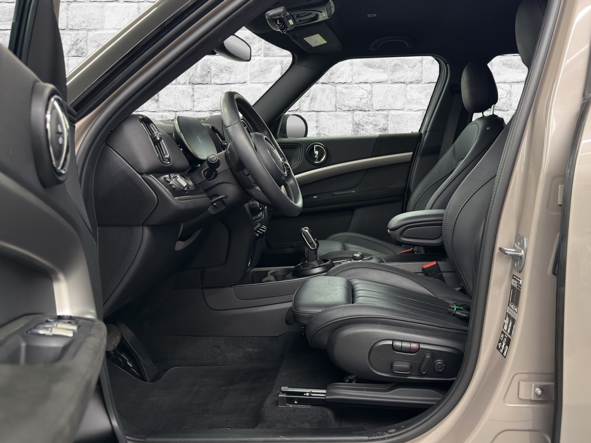 listing desktop thumbnail image 6