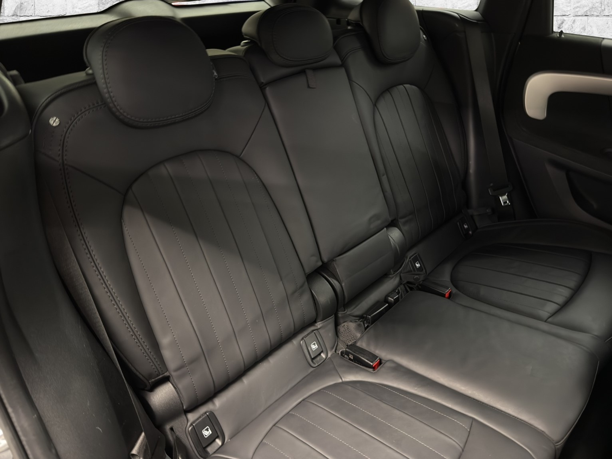 listing desktop thumbnail image 18