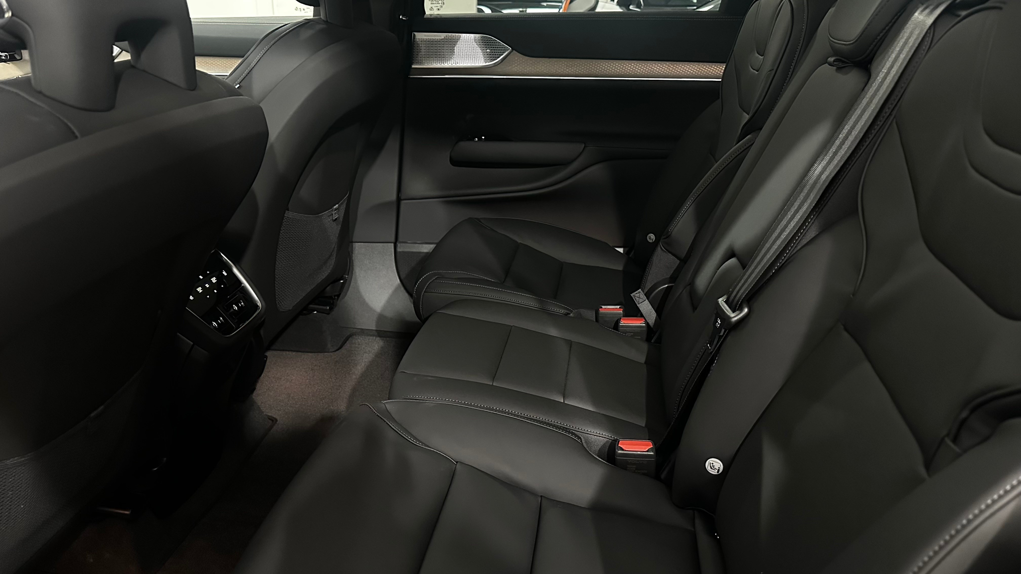 listing desktop thumbnail image 5