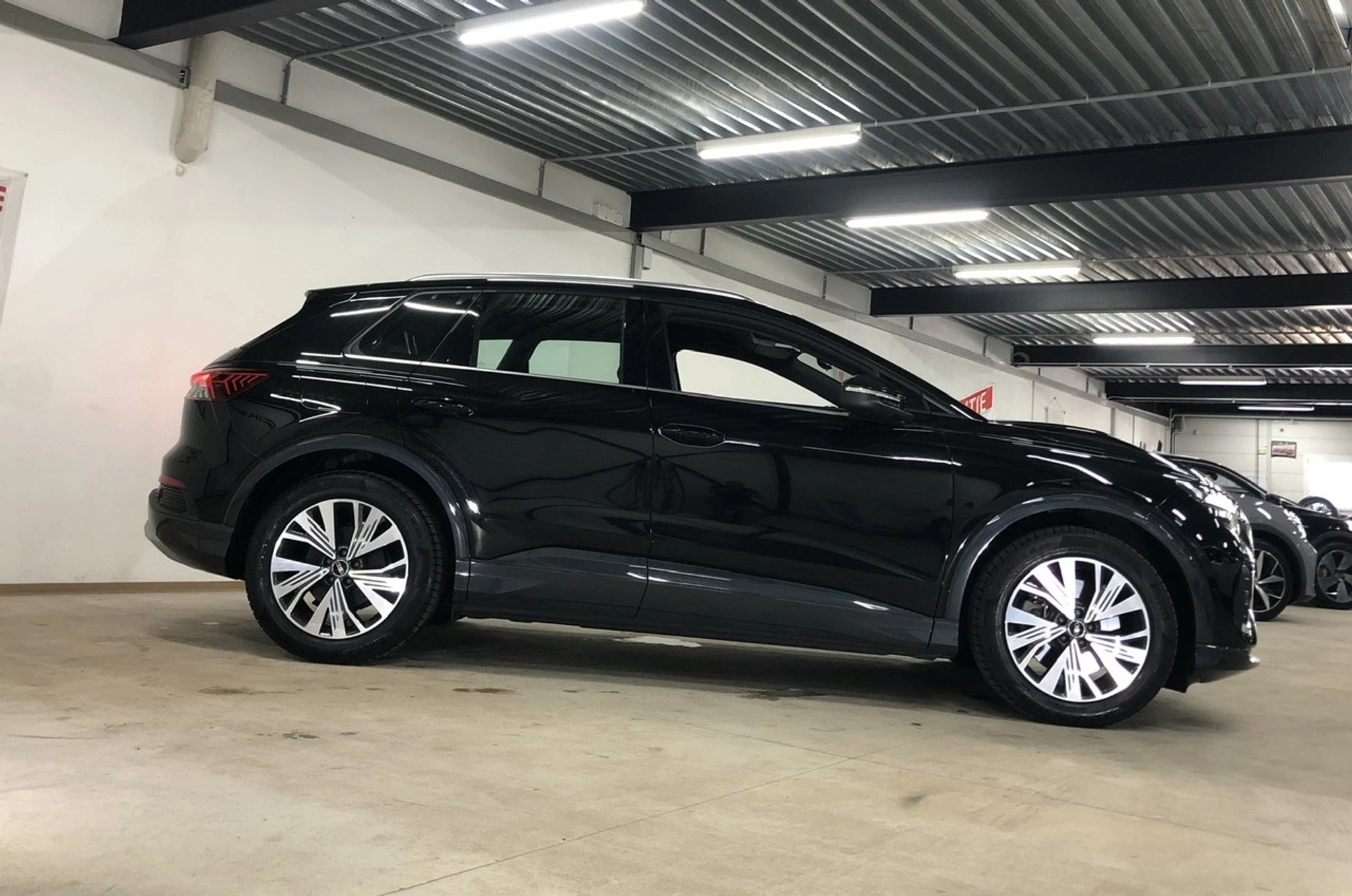 listing desktop thumbnail image 3