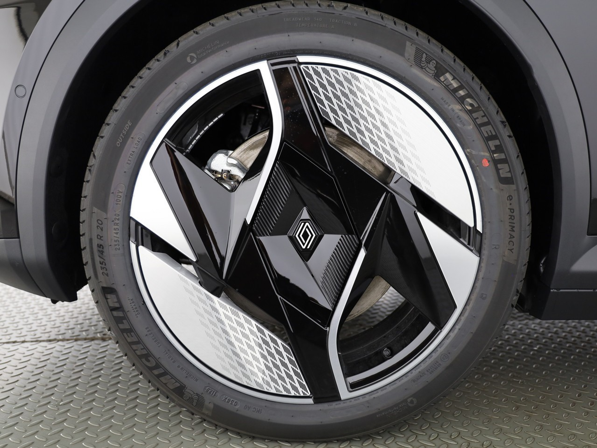 listing desktop thumbnail image 3