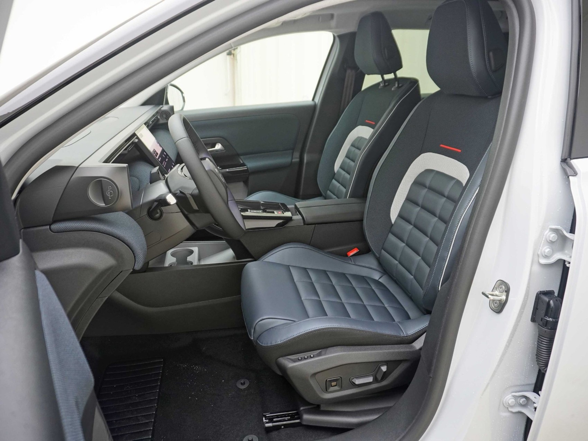 listing desktop thumbnail image 6