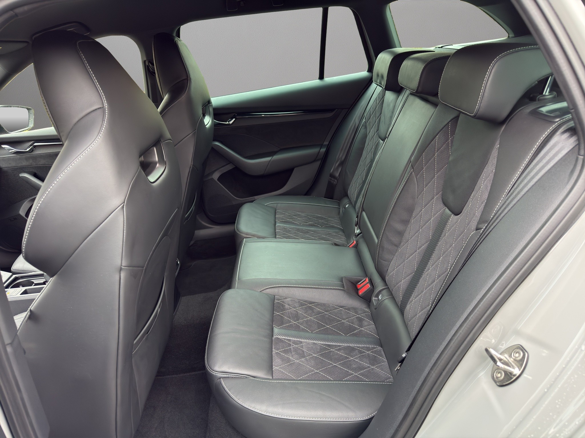 listing desktop thumbnail image 5