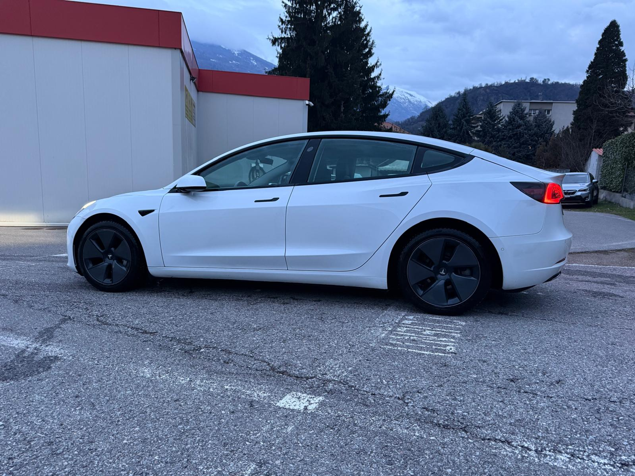 listing desktop thumbnail image 9