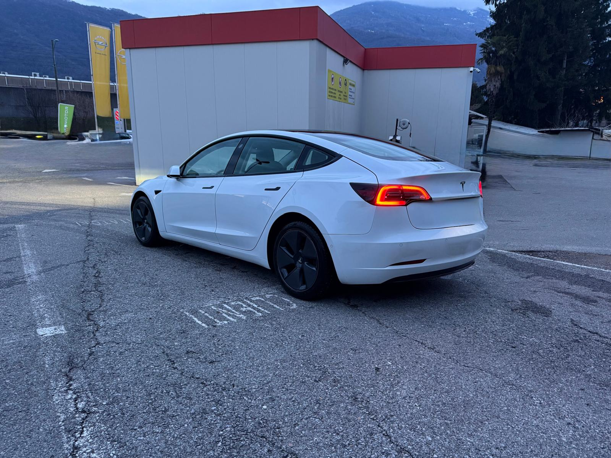 listing desktop thumbnail image 7