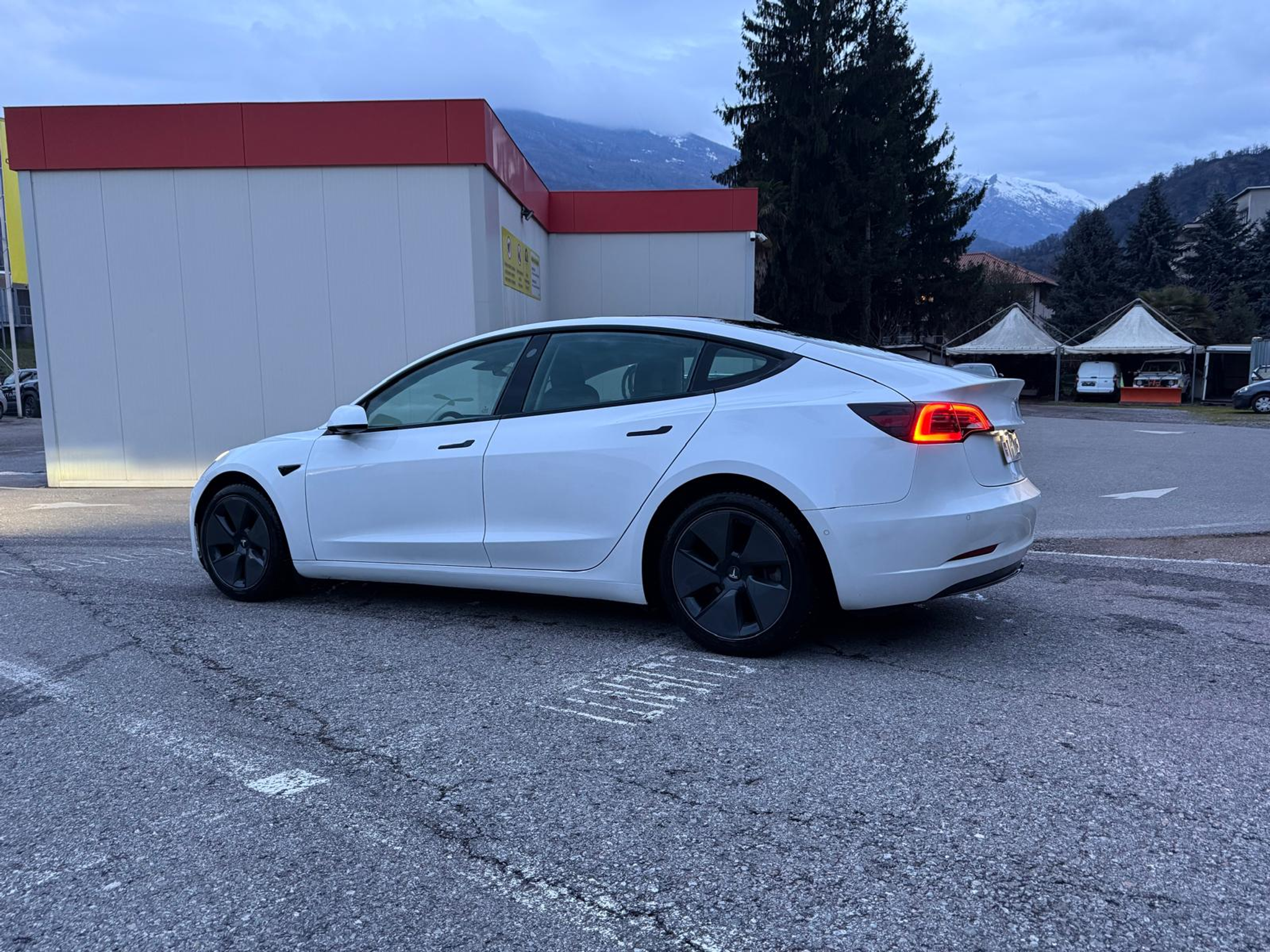 listing desktop thumbnail image 8