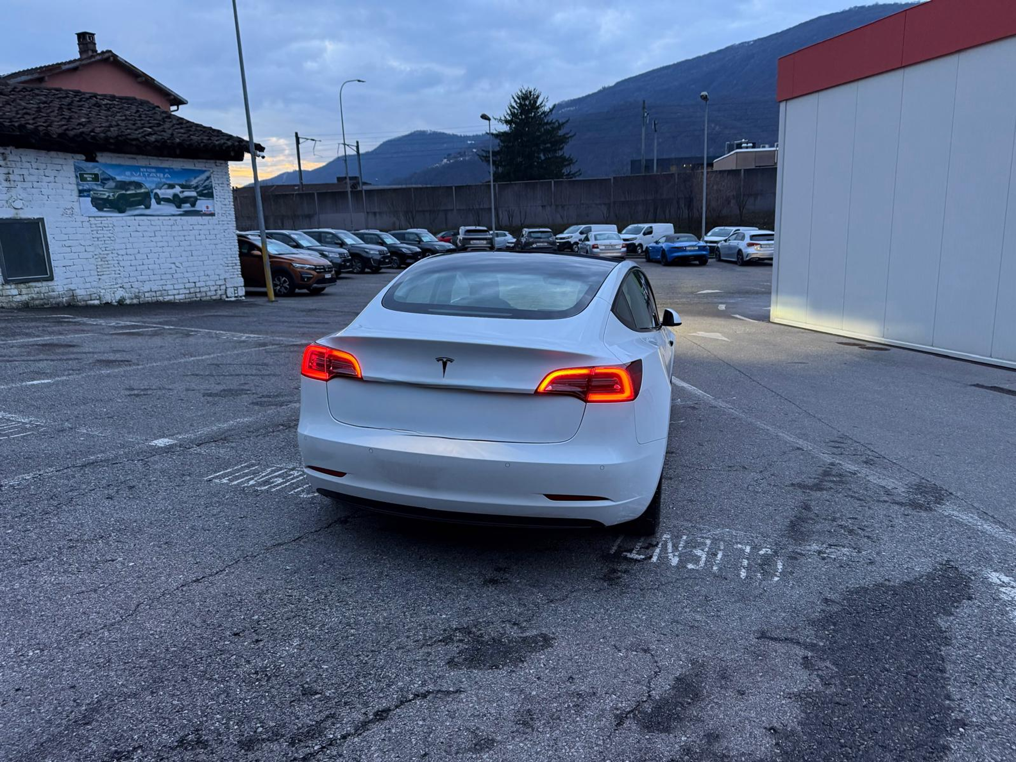 listing desktop thumbnail image 5