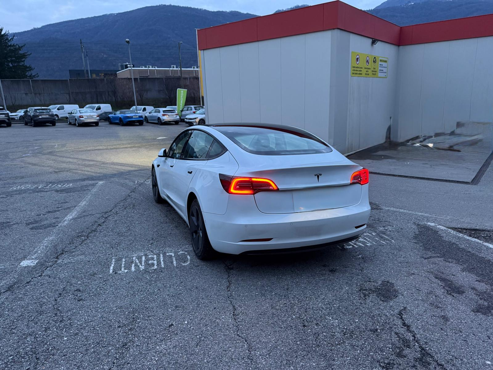 listing desktop thumbnail image 6