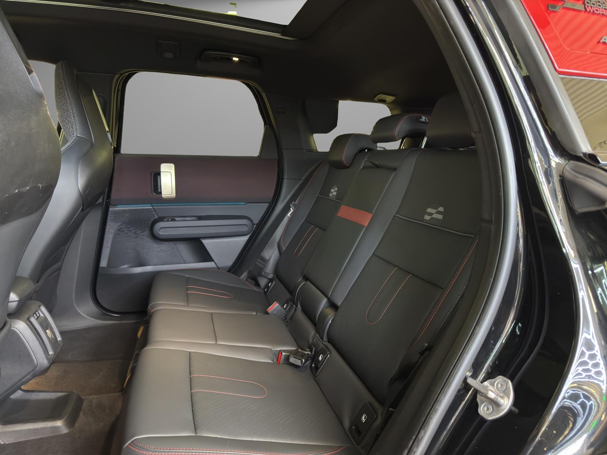 listing desktop thumbnail image 15