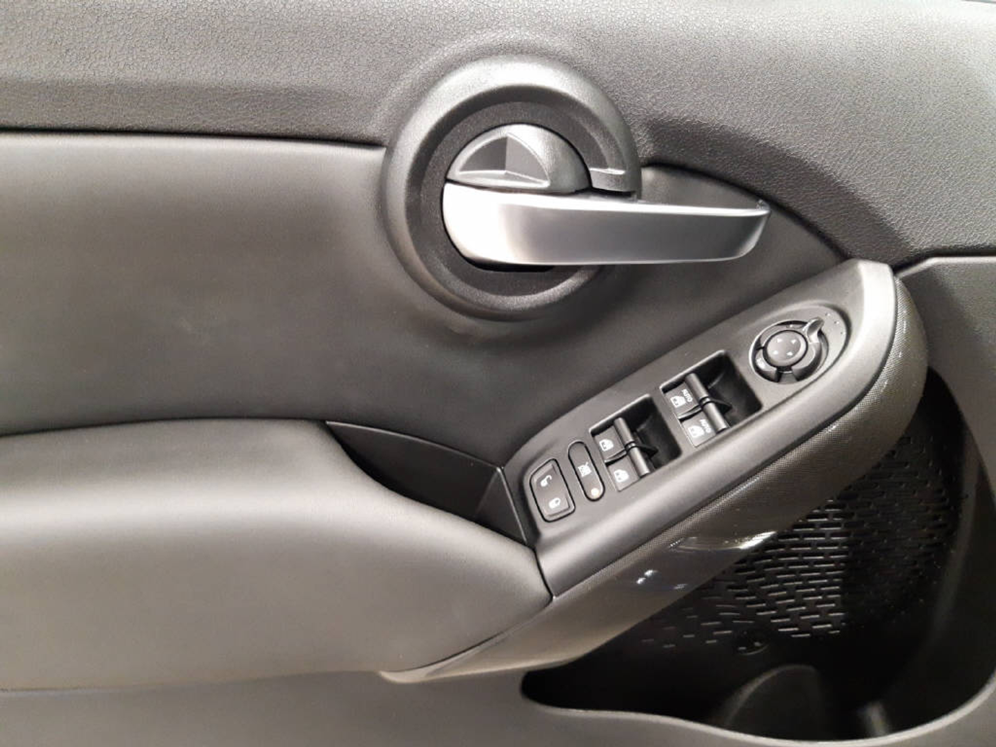 listing desktop thumbnail image 11