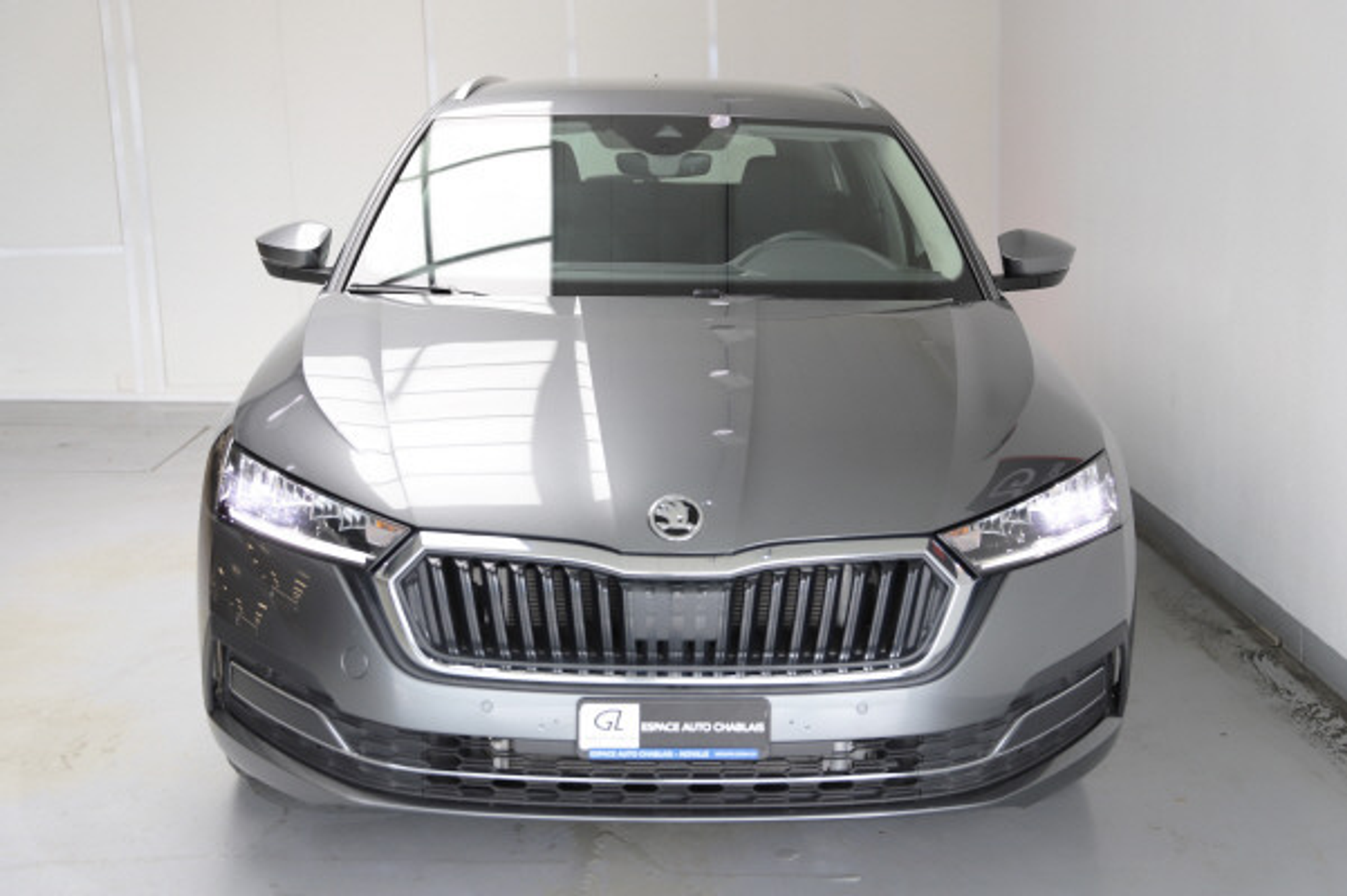 listing desktop thumbnail image 4