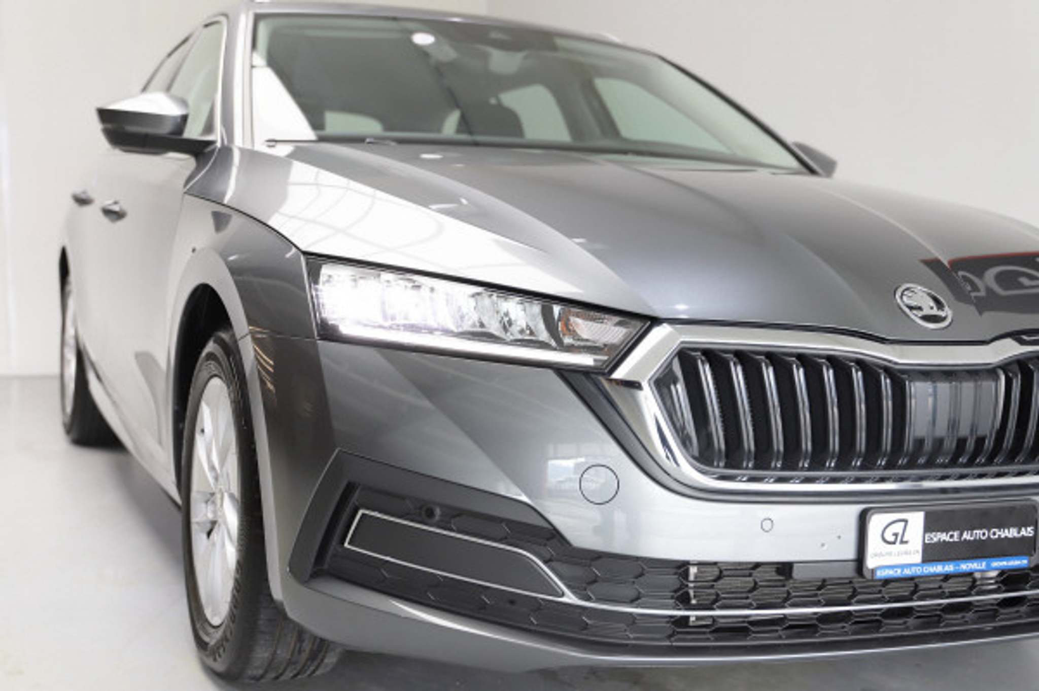 listing desktop thumbnail image 1