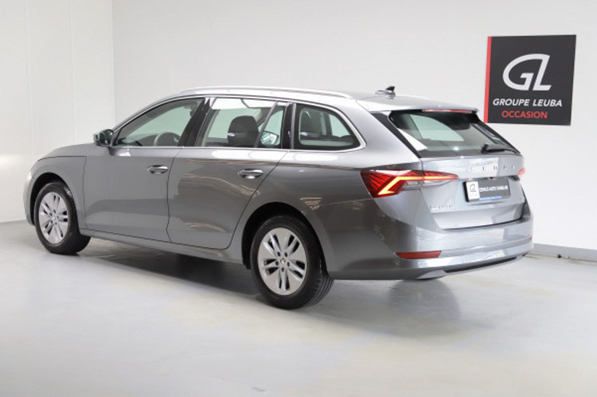 listing desktop thumbnail image 2