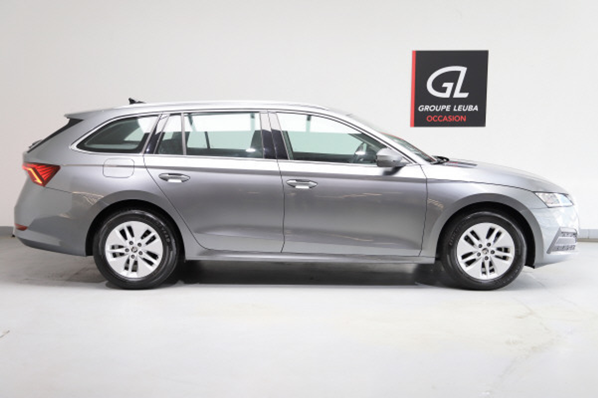 listing desktop thumbnail image 6